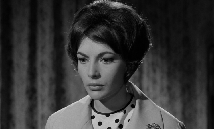 Karin Dor in "Der Fälscher von London", 1961.